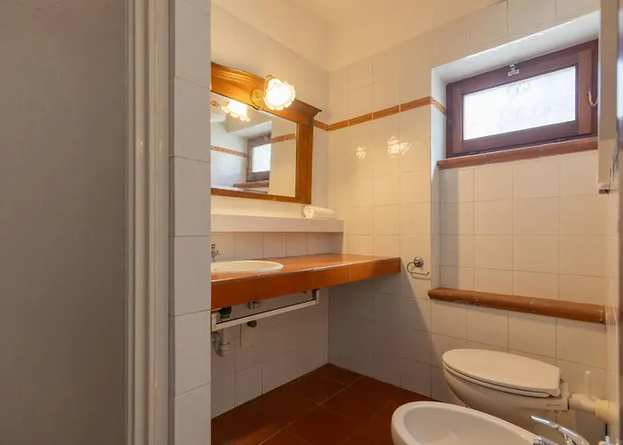 A Due Passi Dalla - Helloelba